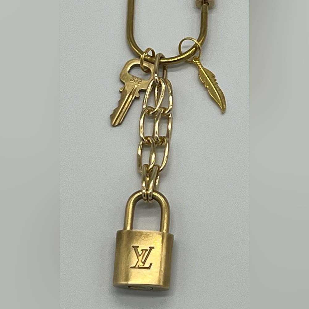 Louis Vuitton Keychain - Picture 3 of 4